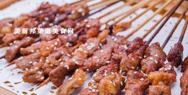 烤羊肉串的腌制方法（烤羊肉串的腌制方法视频）