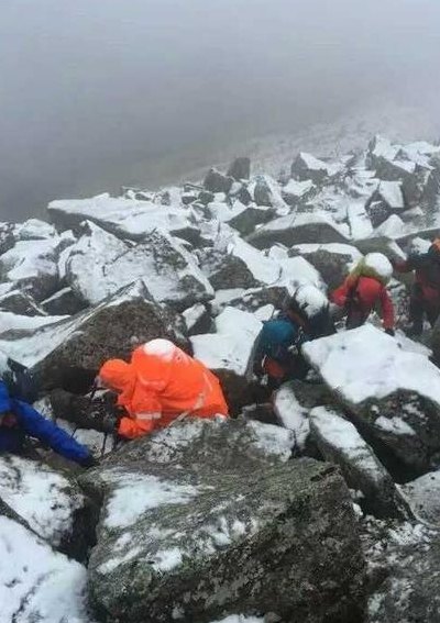 谈耶(重耶山遭受暴风雪袭击，登山者失踪。)