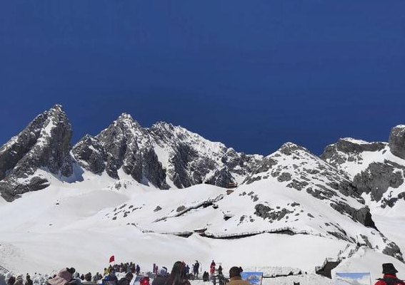 丽江玉龙雪山海拔(丽江玉龙雪山风光)