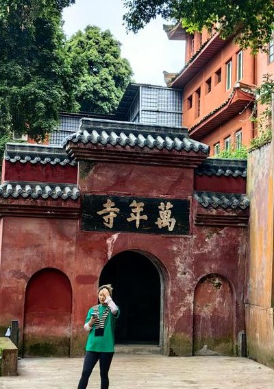 峨眉山万年寺（峨眉山万年寺索道开放时间）