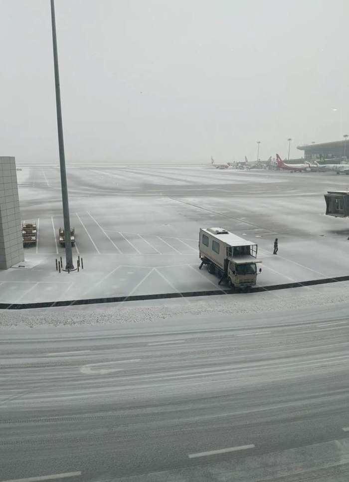 下雪飞机能正常起飞吗（航班取消提前多久通知）