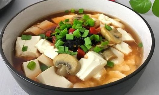 蘑菇炖豆腐（蘑菇炖豆腐行吗）