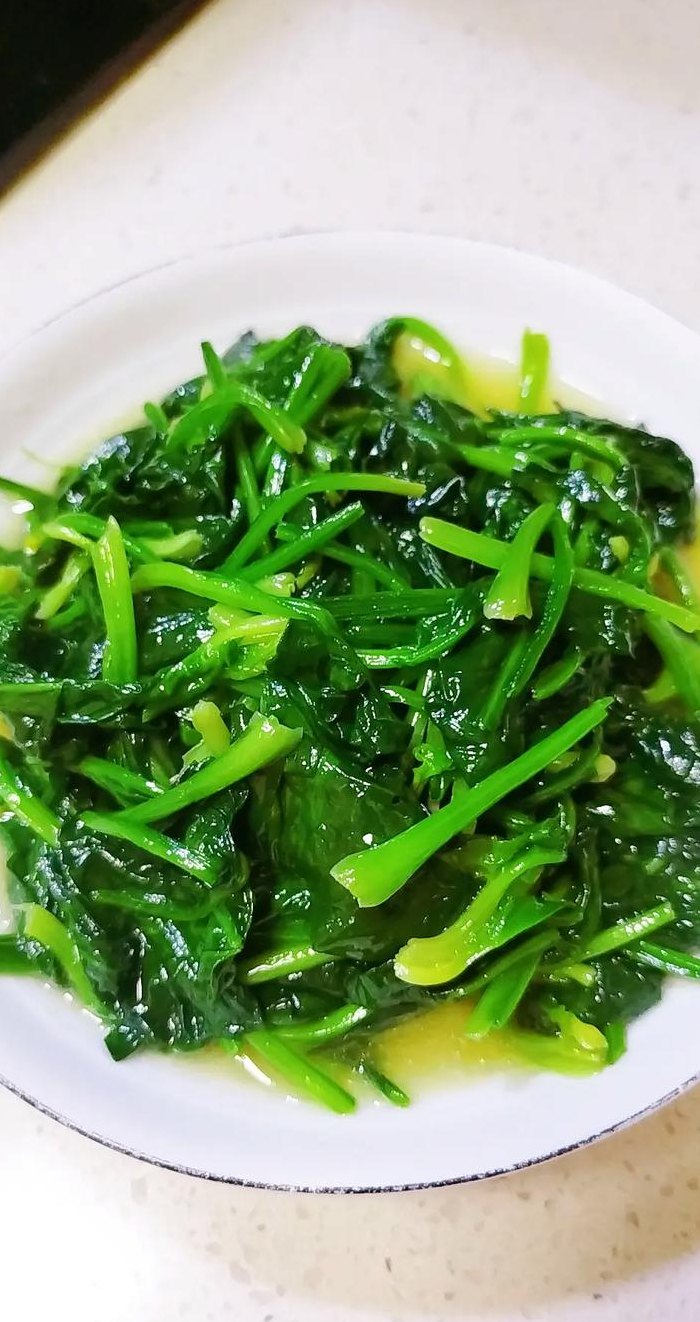 菠菜怎么炒好吃（请问菠菜怎么炒好吃）